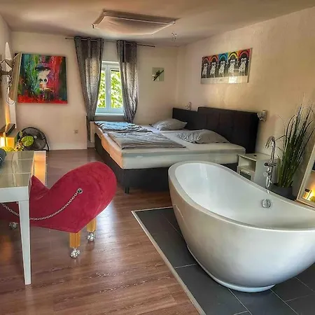 Haushaelfte Mit Garten Und Balkon Apartment