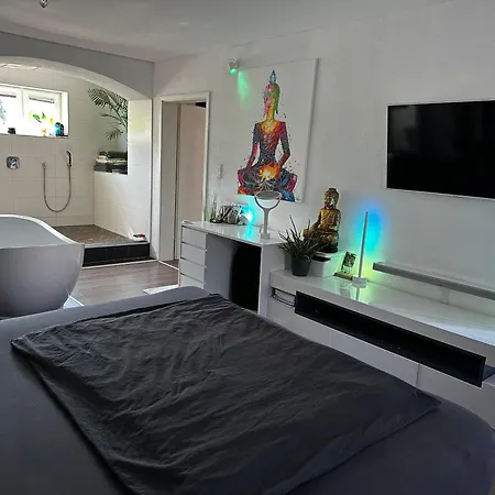 Haushaelfte Mit Garten Und Balkon Apartment